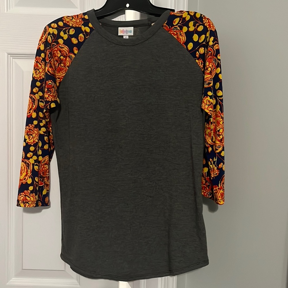 Lularoe Randy top. Great piece to add to your wardrobe, can dress up or down.